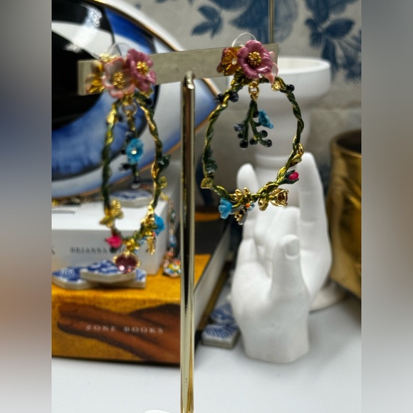🆕 LES NEREIDES 🧿 NIB Rose D'Orient Large Hoops with Flowers, Berries & Bees - Picture 8 of 15